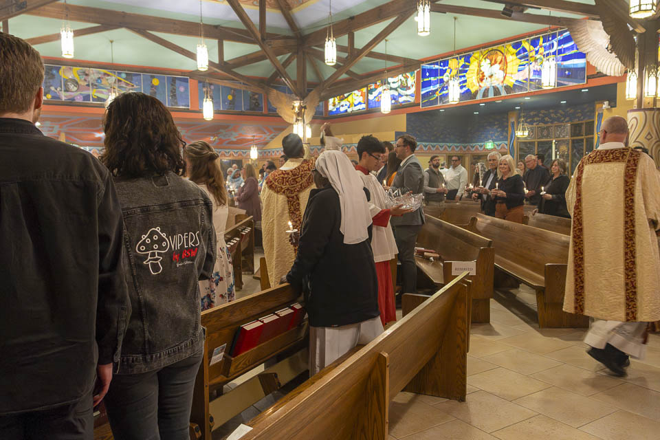 2026-StMary-EasterVigil (97 of 215).jpg